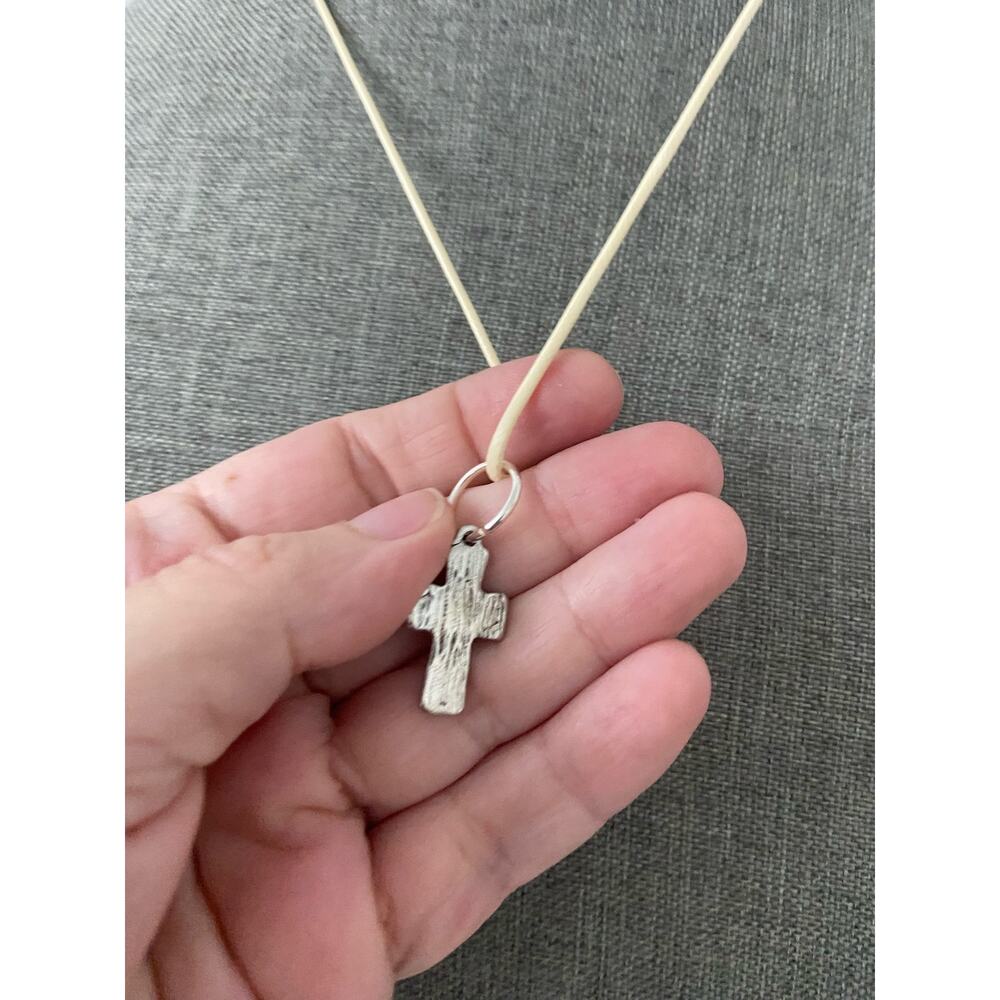 cross pendant necklace - Picture 3 of 5